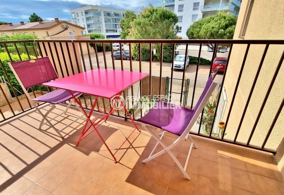 appartement roses, 3 pièces 60 m² avec terrasse, parking privé sous-sol, piscine communautaire, proche plage