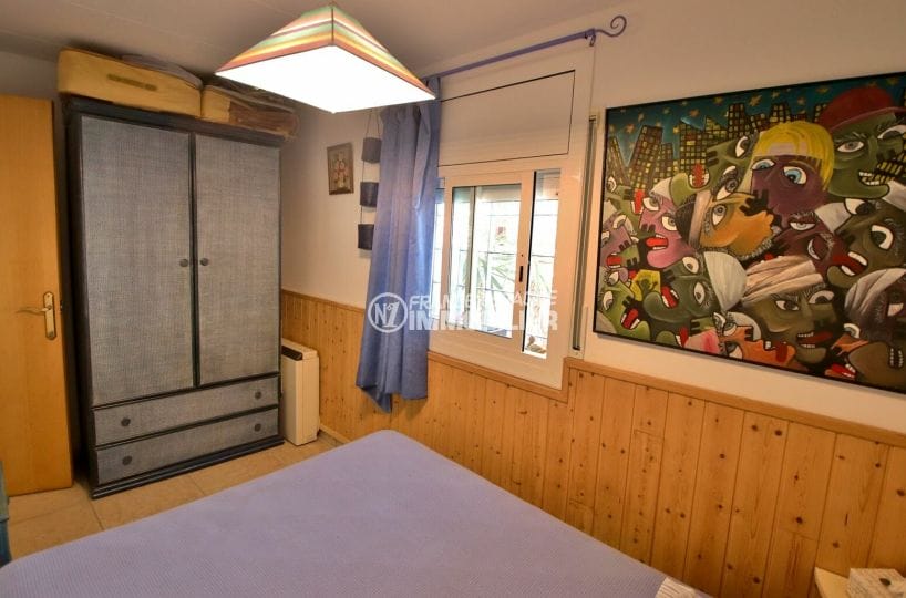 maison a vendre espagne bord de mer, 3 pièces 66 m², chambre à coucher, lustre au plafond