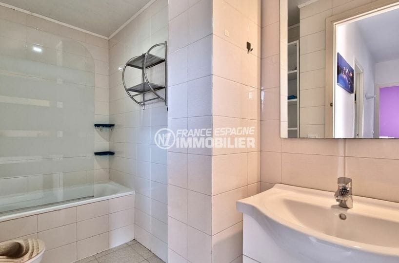 acheter appartement rosas, 3 pièces 60 m², salle de bain avec baignoire et wc