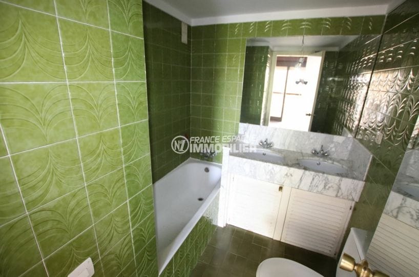 appartement à vendre costa brava, 5 pièces 95 m², 2° salle de bain avec baignoire et wc