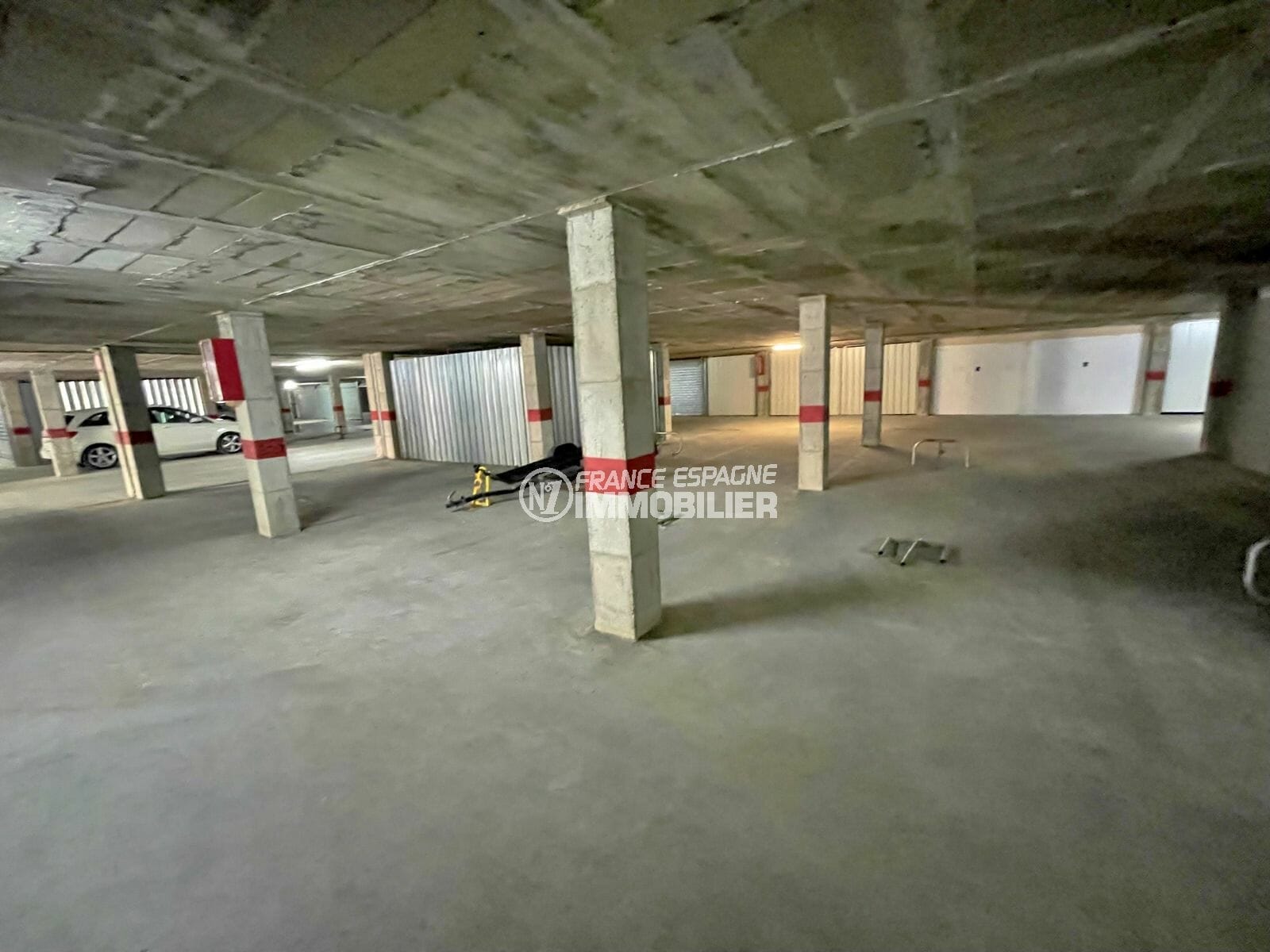 empuriabrava immo: parking-garage 11 m² en sous sol, à 100 m de la plage