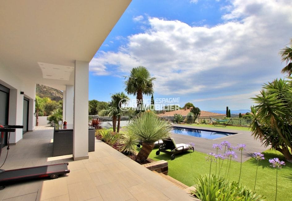 achat maison espagne costa brava, villa 215 m², terrasse couverte, vue sur la piscine et le jardin
