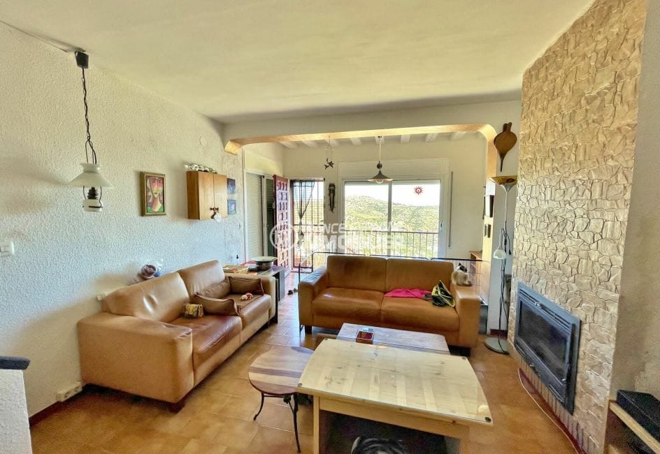 vente immobiliere rosas: villa 3 pièces 59 m², séjour avec cheminée et climatisation