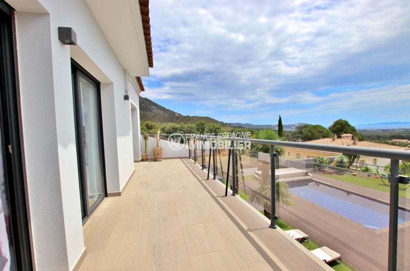 achat immobilier costa brava: villa 215 m², terrasse avec vue mer et baie de roses