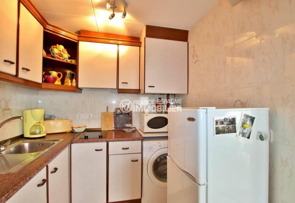 achat appartement rosas, spacieux 37 m², cuisine aménagée et équipée, branchemennt lave-linge