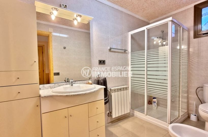 acheter maison costa brava, 169 m² sur terrain de 420 m², 1° salle d'eau avec douche et wc