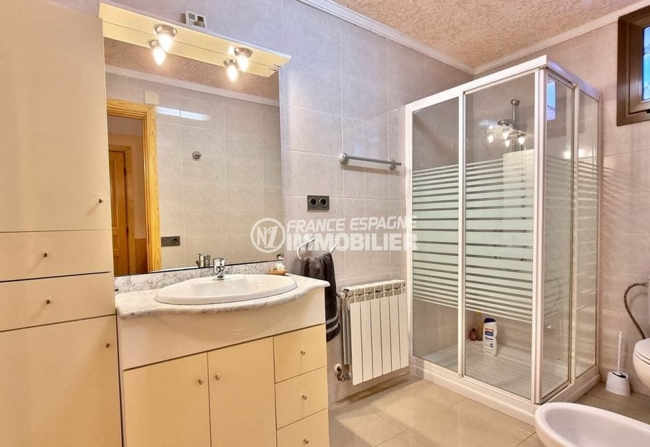 acheter maison costa brava, 169 m² sur terrain de 420 m², 1° salle d'eau avec douche et wc