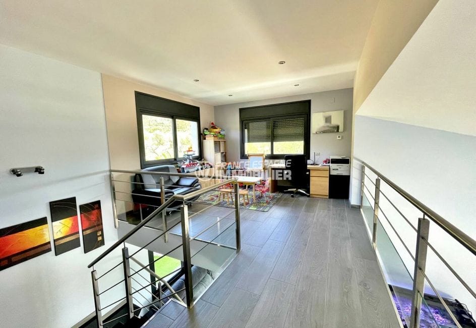 costa brava maison a vendre, 215 m², au 1° étage, mezanine, espace coin bureau