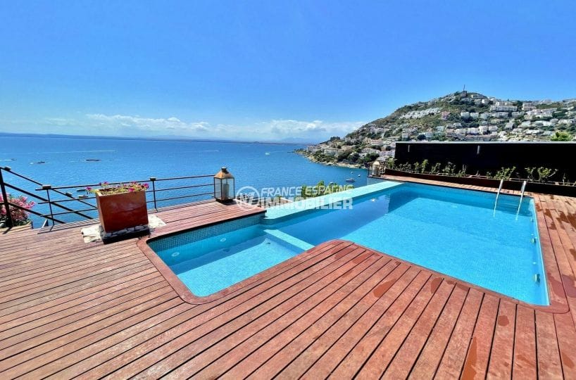 immo roses: villa 227 m² avec piscine privée, vue mer, 2 terrasses, garage et parking cour intérieur, proche plage