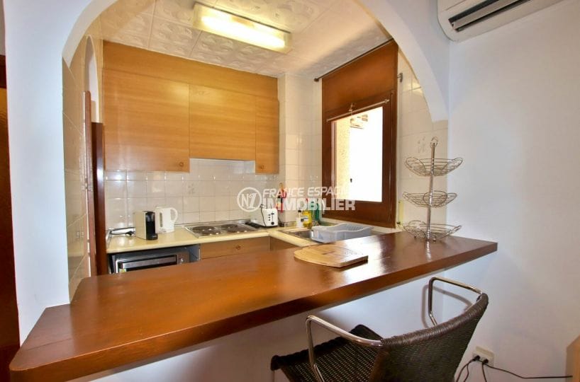 residence santa margarita: appartement 2 chambres 83 m², cuisine amériaine avec bar / coin repas