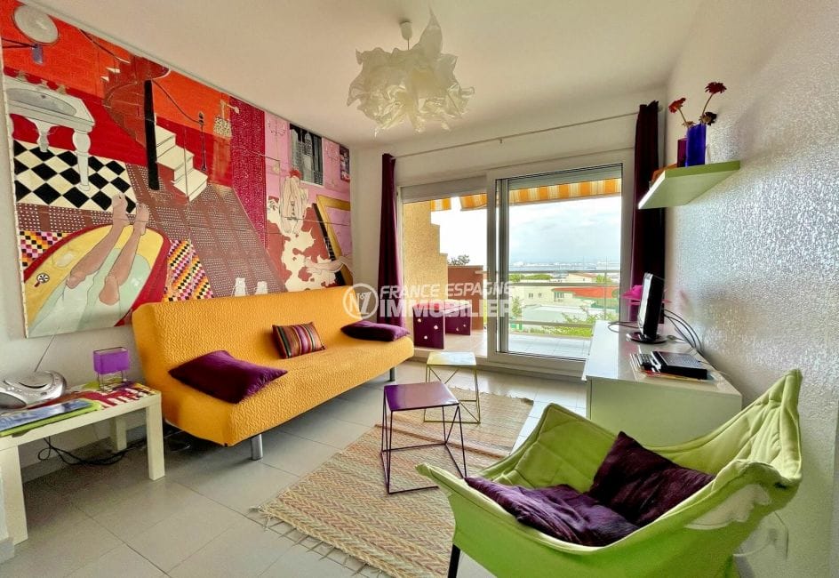 acheter appartement rosas, 2 pièces 46 m², séjour avec décoration en trompe-l'oeil