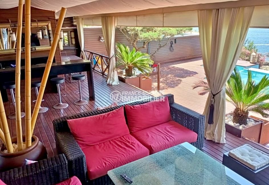 achat maison rosas espagne,227 m² avec terrasse entièrement aménagée, salon de jardin