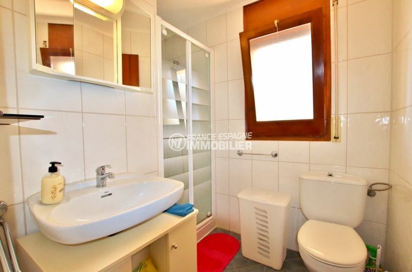appartement a vendre roses santa margarida, 2 chambres 83 m², salle d'eau avec cabine douche et wc