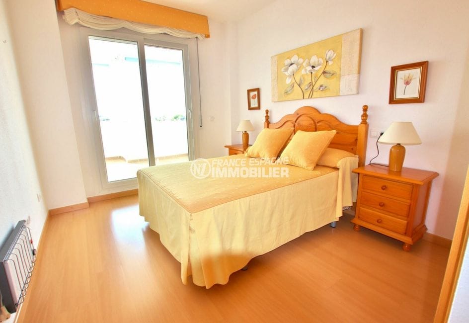 residence santa margarita rosas: appartement 81 m², première des deux chambres