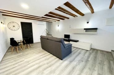 maison a vendre a rosas, 3 chambres 102 m², joli salon / salle à manger avec cuisine ouverte, plage 250 m et au pied des commerces