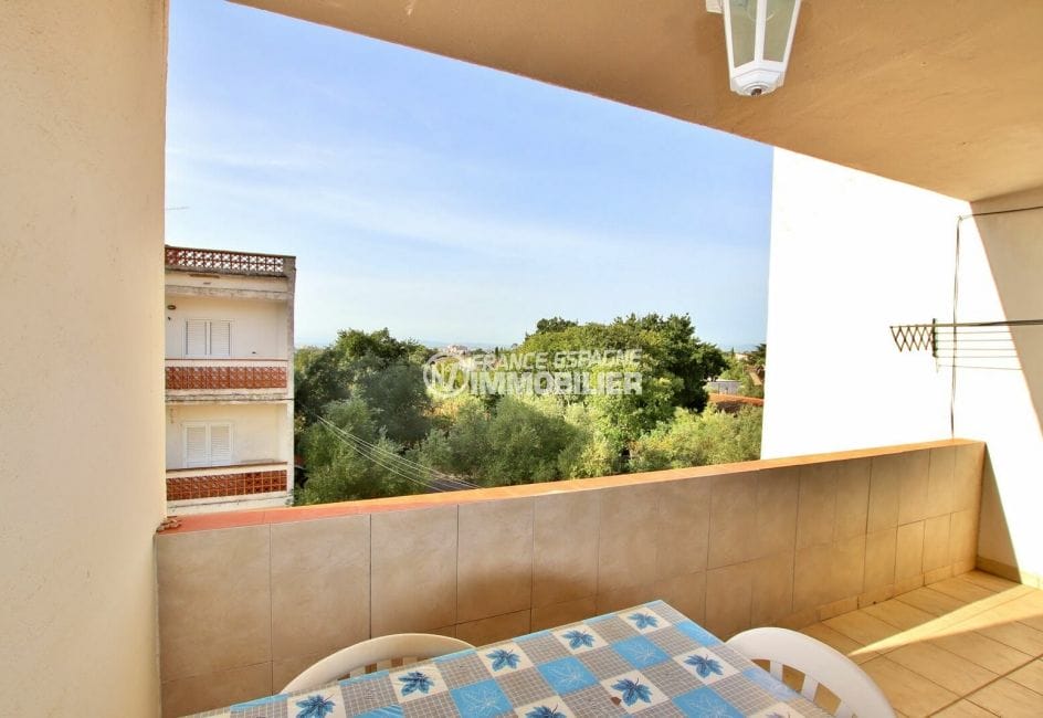 vente appartement rosas, 2 chambres 75 m², terrasse de 15 m² aperçu mer, parking privé. proche plage et comerces