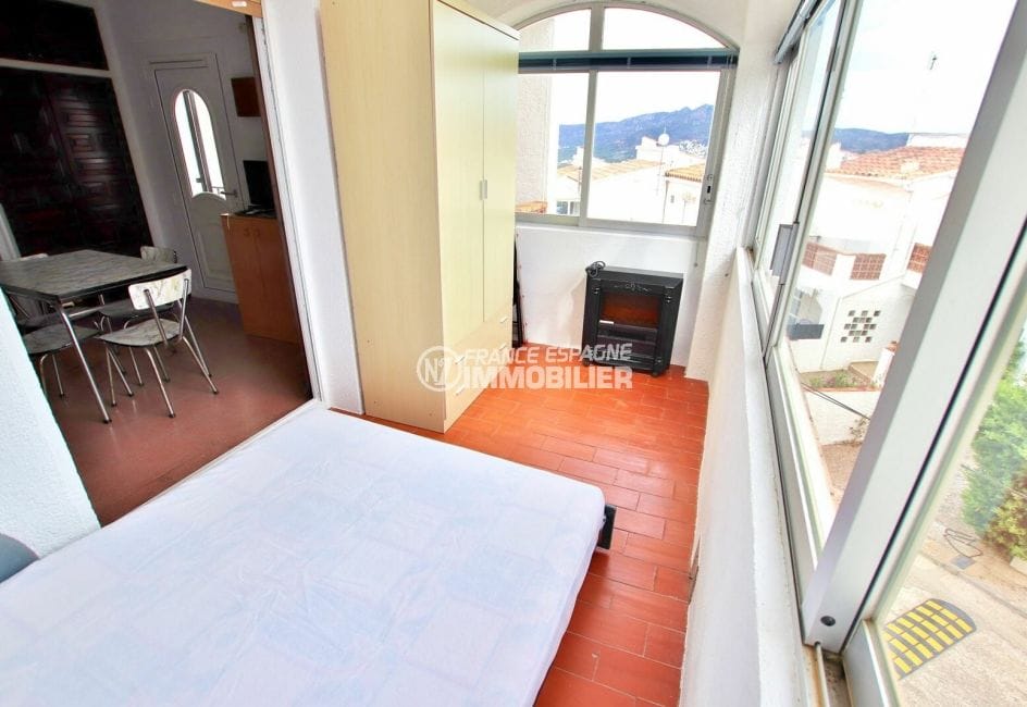 achat appartement rosas, studio 36 m², terrasse véranda avec canapé lit