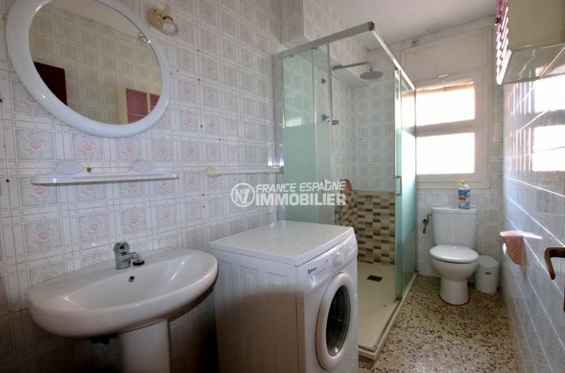 vente appartement rosas, 3 pièces 67 m², salle d'eau avec douche, wc et raccordement pour lave linge