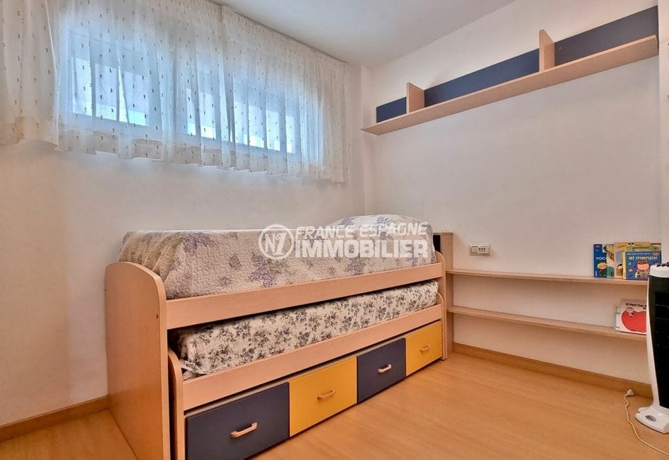 vente appartements rosas espagne, 3 pièces 68 m², chambre avec lit enfant à tiroir