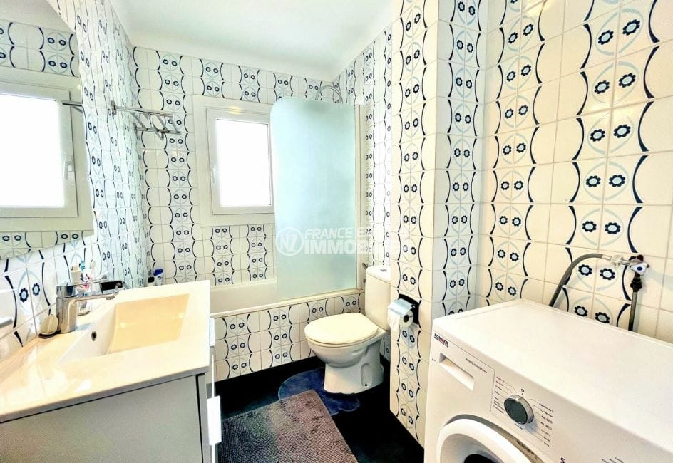 maison a vendre espagne, 2 chambres 71m², salle de bain avec baignoire et wc