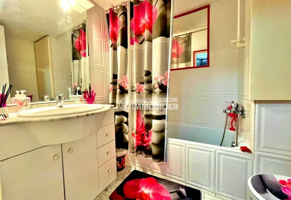 vente appartement roses espagne, 2 pièces 59 m², salle de bain avec baignoire et wc