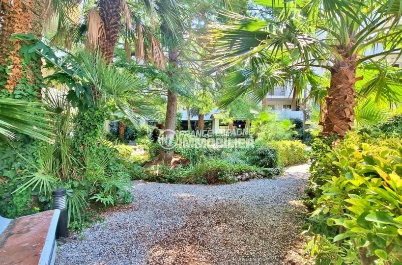 appartement a vendre roses, 3 pièces 58 m², résidense avec petit jardin avec palmiers