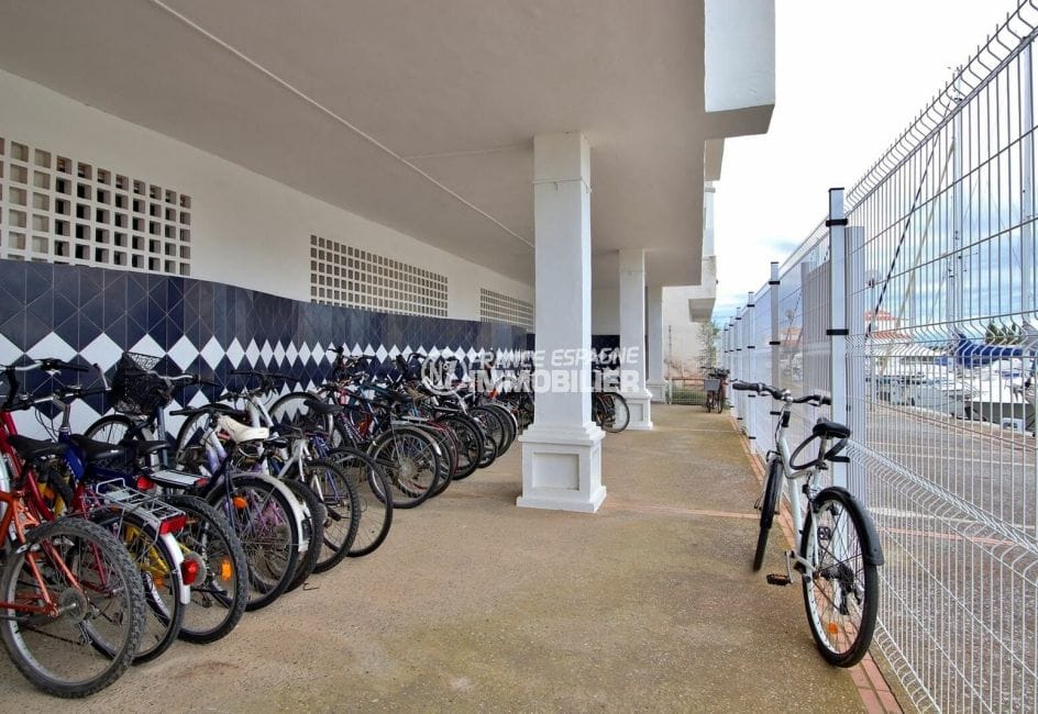 immo center rosas: appartement 3 pièces 58 m², résidence équipée d'un garage à vélos