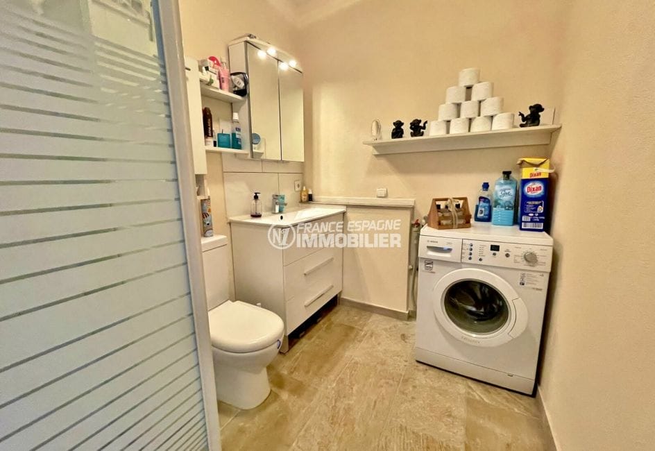 costa brava maison a vendre, 5 chambres 223 m², salle d'eau avec douche et wc
