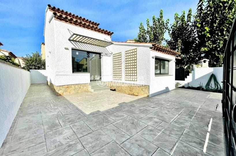maison a vendre empuriabrava, 2 chambres 79 m² sur terrain de 137 m², terrasse et parking cour intérieure, proche plage