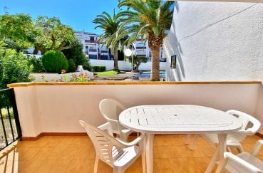 immo roses: appartement 2 pièces 30 m², terrasse avec barbecue, piscine et tennis communautaire. proche plage
