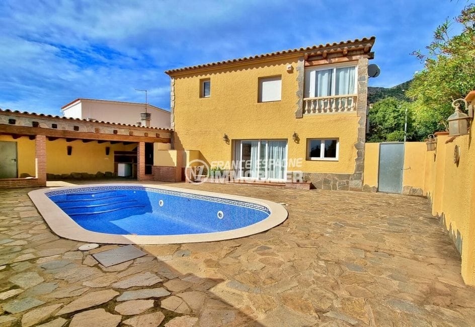 immo roses: villa 3 chambres 178 m², villa de 178 m² construite sur terrain de 431 m² avec piscine, proche plage