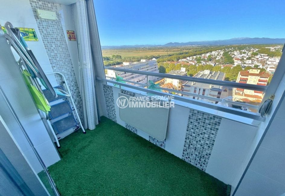 apartment empuriabrava, 1 room 24 m ², terrace view, beach to 100 m