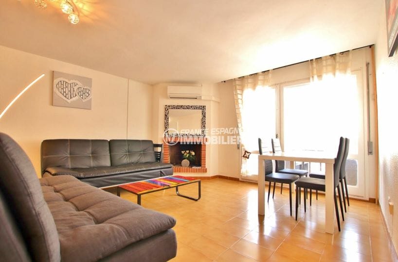 achat appartement costa brava, 2 pièces 49 m², salon avec cheminée et climatisation
