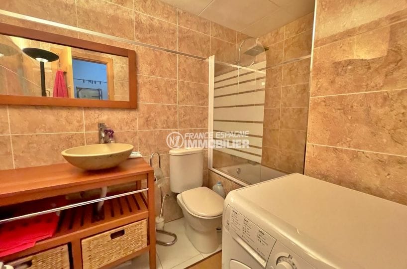 buy apartment empuriabrava, studio 24m², bathroom standing
