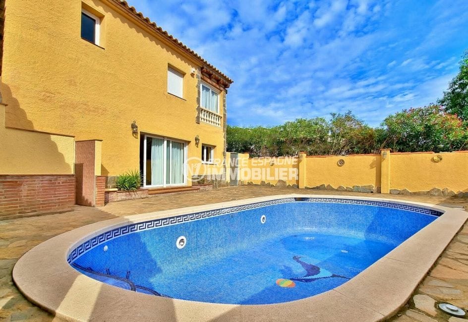 maison a vendre espagne, 3 chambres 178 m², piscine de 9 m x 4 m avec douche extérieure