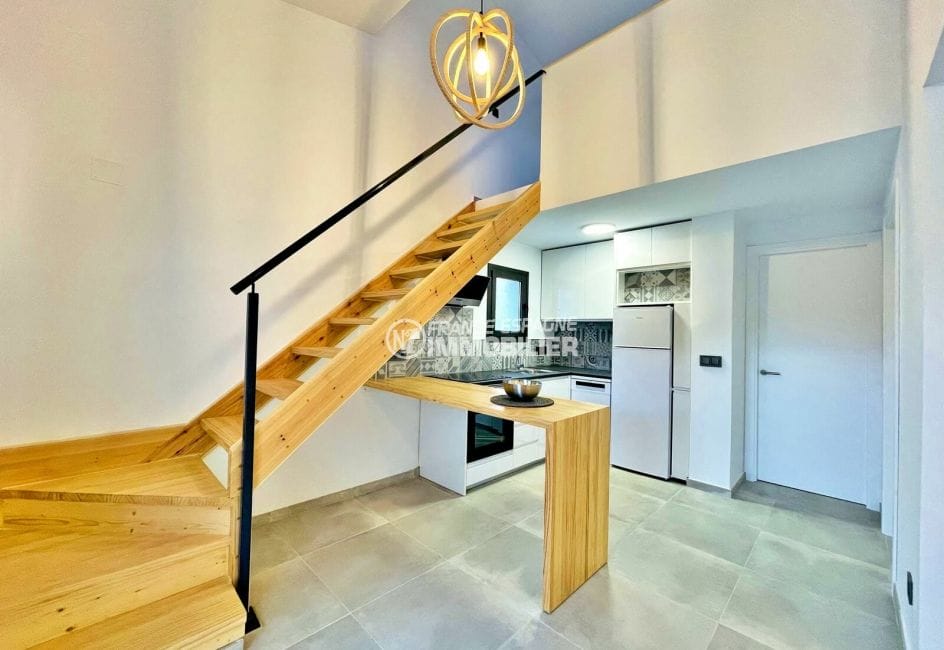 acheter maison empuriabrava, 2 chambres 79 m², escalier pour accès aux chambres