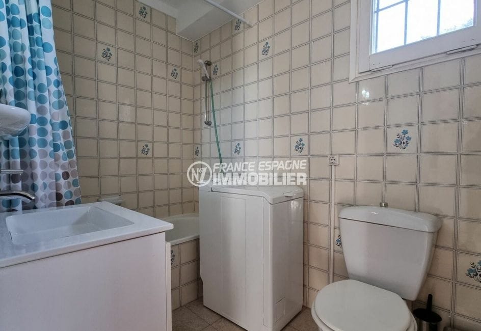 achat appartement rosas: studio 24 m², salle de bain avec baignoire et wc, lave-linge