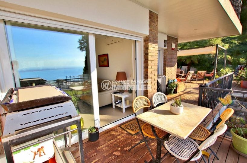 acheter appartement rosas, 4 pièces 91 m² avec terrasse et barbecue, table et chaises