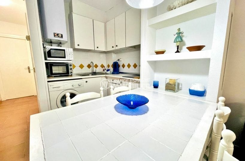 acheter appartement rosas, 2 chambres 37 m², cuisine équipée de plaques, hotte, lave-linge