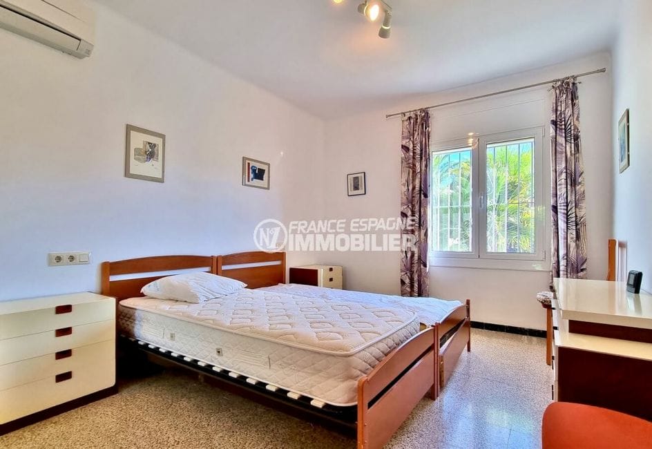 vente immobilière rosas: villa 3 chambres 112 m², 1° chambre avec lit double, climatisation