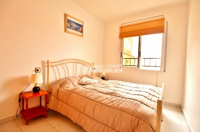 acheter appartement rosas, 3 pièces 68 m², 2° chambre, lit double, carrelage au sol
