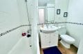 appartement a vendre roses, 2 chambres 37 m², salle de bain avec baignoire et wc