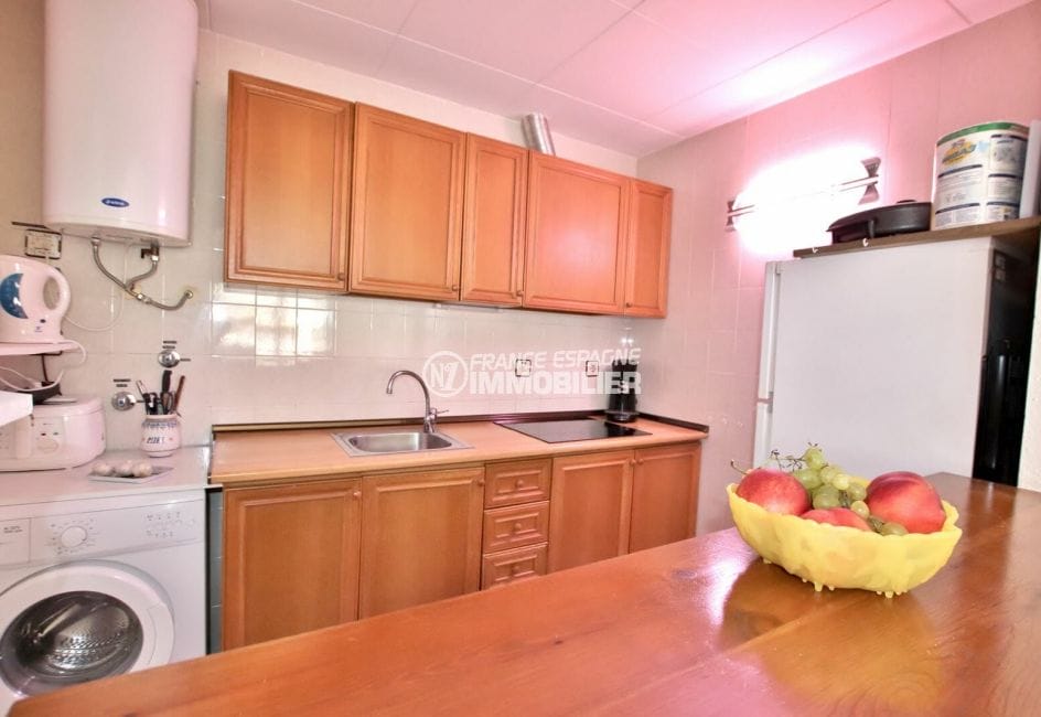 appartement à vendre à rosas espagne, 2 pièces 50 m², cuisine équipée de plaques, rangements, lave-linge