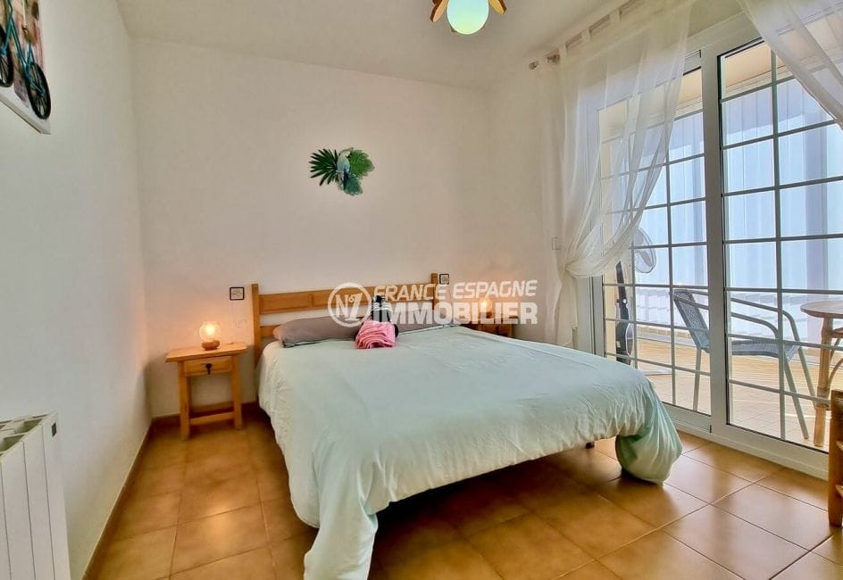 appartement à vendre à rosas espagne, 2 chambres 84 m², 1° chambre à coucher avec accès véranda