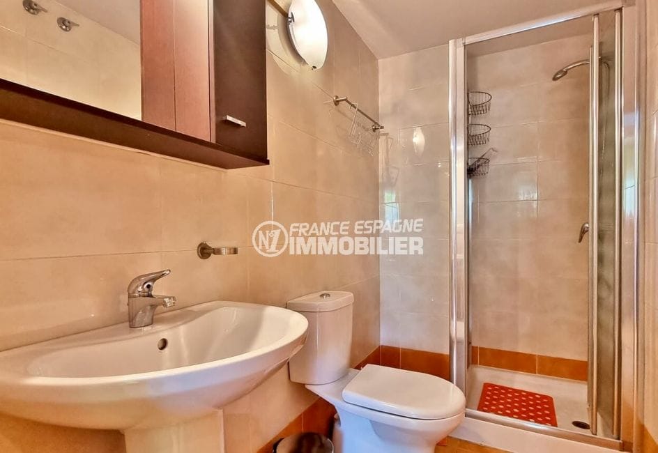 appartement à vendre à rosas, 2 chambres 73 m², 2° salle d'eau avec douche et wc