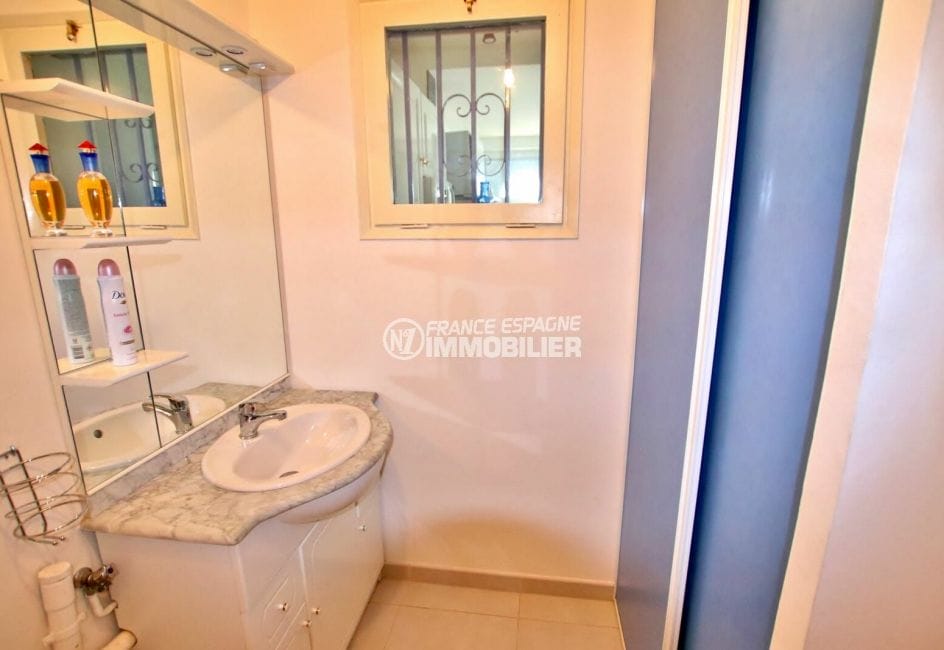 immobilier espagne bord de mer: villa 2 chambres 52 m², 2° chambre avec lavabo et placard
