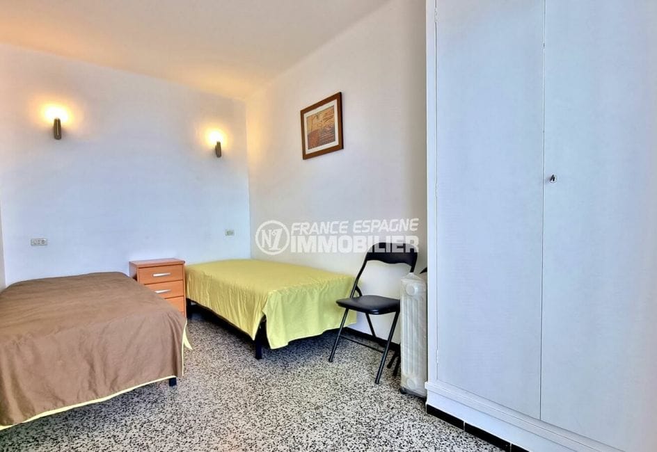 santa margarita: appartement 2 chambres 63 m², 2° chambre avec 2 lits simple, armoire encastrée