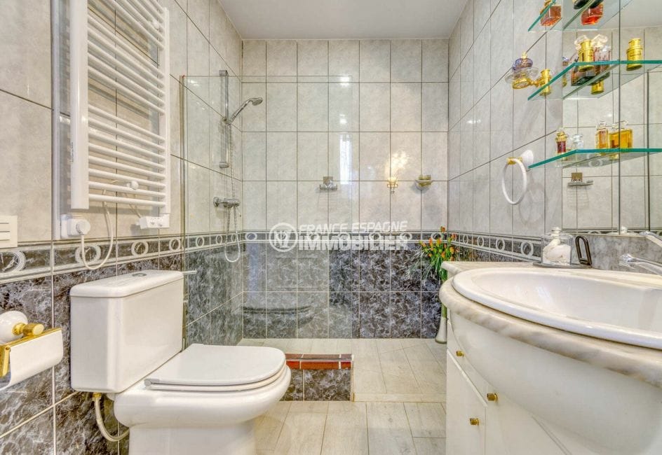 acheter en espagne: villa 3 chambres 121 m², salle d'eau avec douche à l'italienne, wc