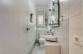 maison a empuriabrava, 3 chambres 121 m², wc indépendant avec lavabo, miroir et meuble de rangement
