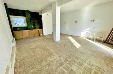 rosas immo: commerce 49 m² à rénover, bon secteur, spécial investisseurs, coin cuisine, proche plage